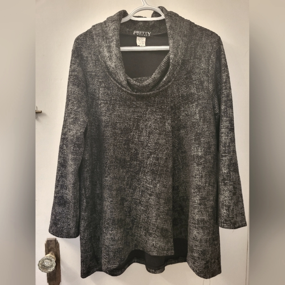 4 for $30 🌈 Pretty Woman black/silver long sleeve tunic top (medium)